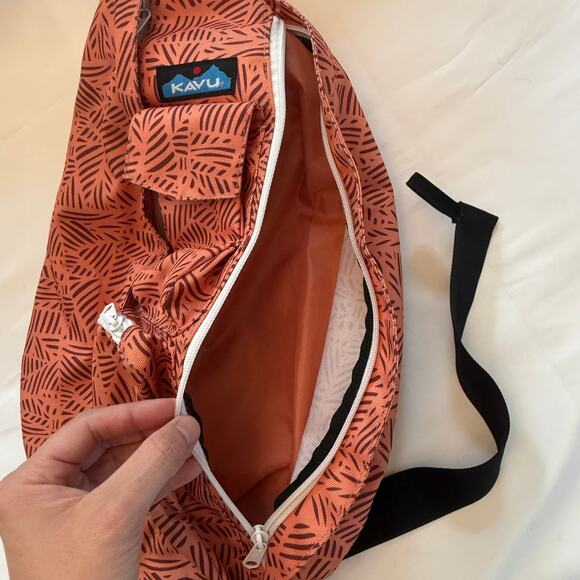 KAVU Rope Sling Bag Rust Terracotta Black Leaf Pattern Crossbody Backpack - Picture 8 of 10
